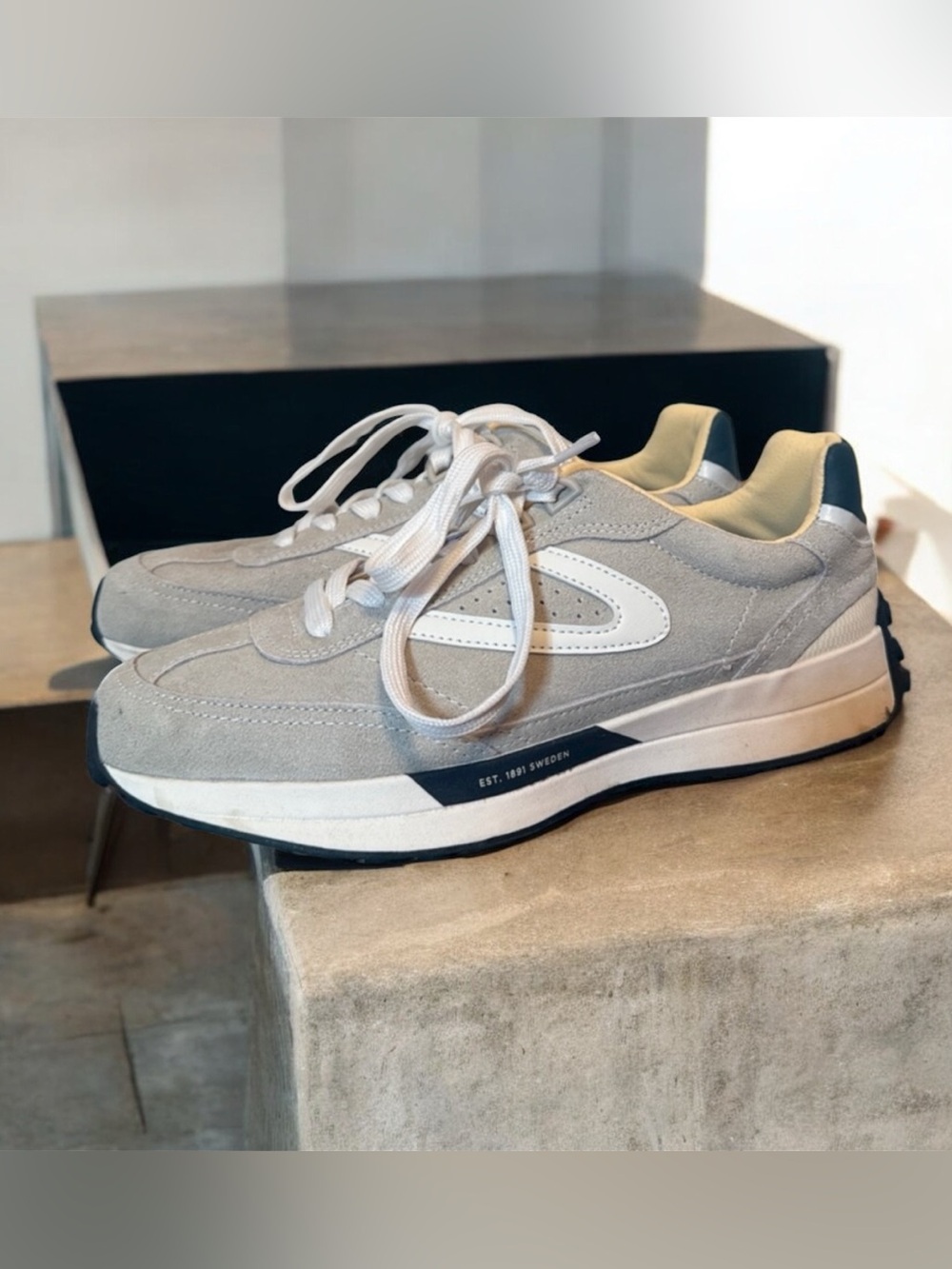 TRETORN Women’s Light Gray Suede Sneakers with White Accent